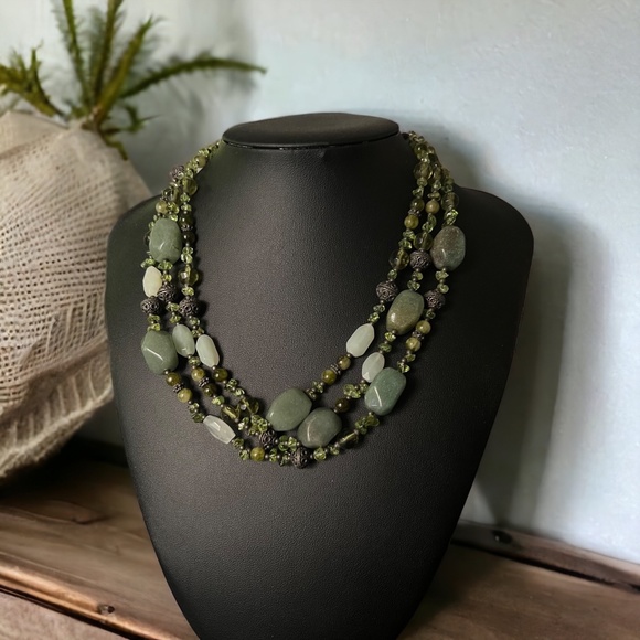 💖 Green Earth-Tone Natural Stone Necklace – Triple Strand Boho Luxe 💖 - Picture 1 of 1
